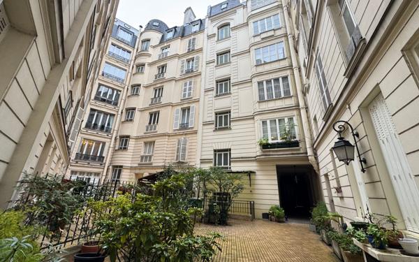 Appartement à vendre    2 pièces • 10 m2 Paris 17