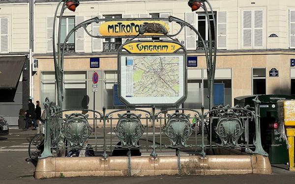 Appartement à vendre    2 pièces • 10 m2 Paris 17