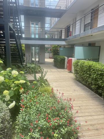 T1, 21,93 m2 env, dans rés de loisir , piscine,13510