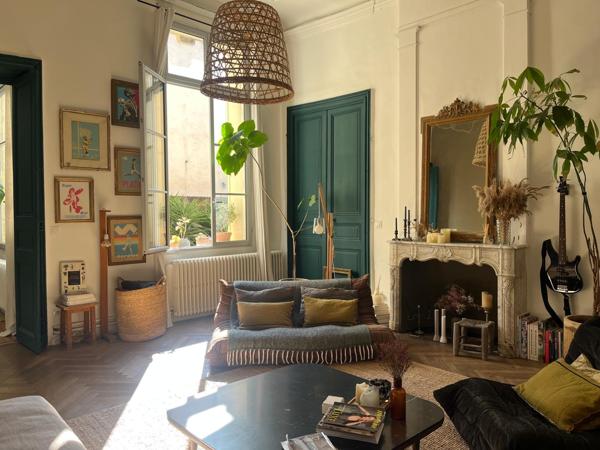 Montpellier (34000) Montpellier Marché aux Fleurs. Remarquable appartement bourgeois rénové de 230m2 avec 5 chambres.