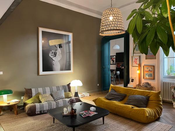 Montpellier (34000) Montpellier Marché aux Fleurs. Remarquable appartement bourgeois rénové de 230m2 avec 5 chambres.