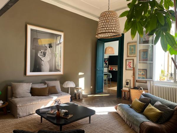 Montpellier (34000) Montpellier Marché aux Fleurs. Remarquable appartement bourgeois rénové de 230m2 avec 5 chambres.