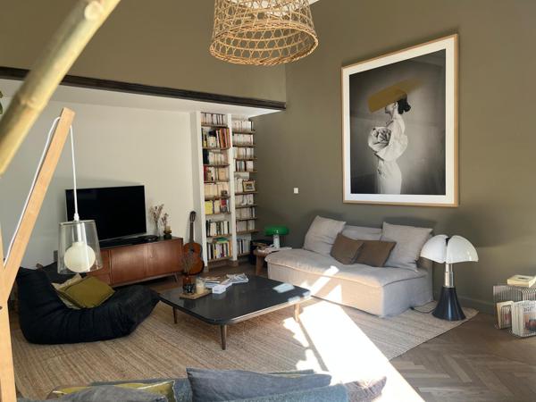 Montpellier (34000) Montpellier Marché aux Fleurs. Remarquable appartement bourgeois rénové de 230m2 avec 5 chambres.