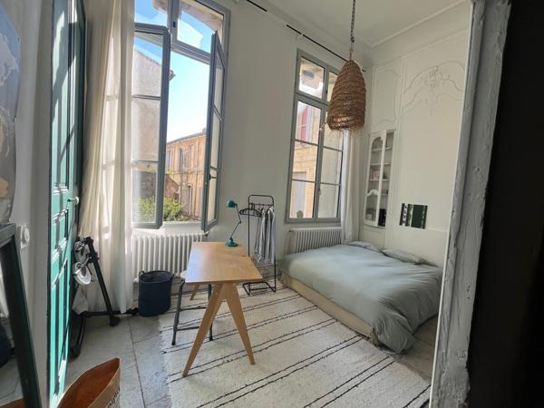 Montpellier (34000) Montpellier Marché aux Fleurs. Remarquable appartement bourgeois rénové de 230m2 avec 5 chambres.