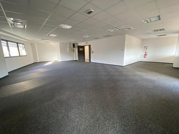 Location bureau Castelnau-le-Lez - 138 m² - 2 330 €/mois
