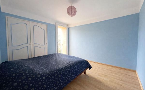 Appartement à vendre    4 pièces • 76 m2 Marseille 4