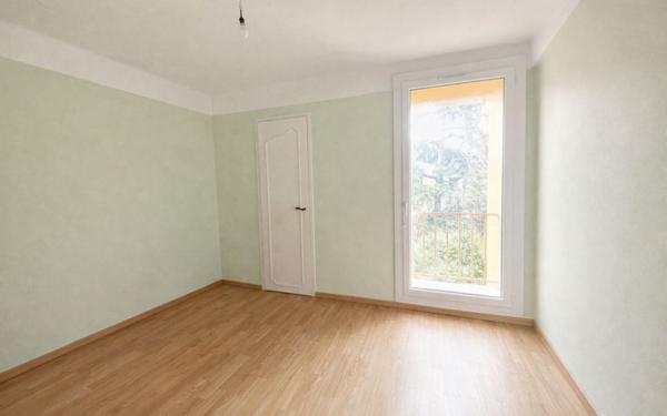 Appartement à vendre    4 pièces • 76 m2 Marseille 4