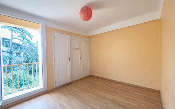 Appartement à vendre    4 pièces • 76 m2 Marseille 4