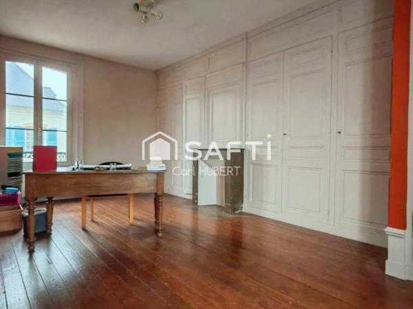 Grande maison de ville avec jardin en hyper-centre