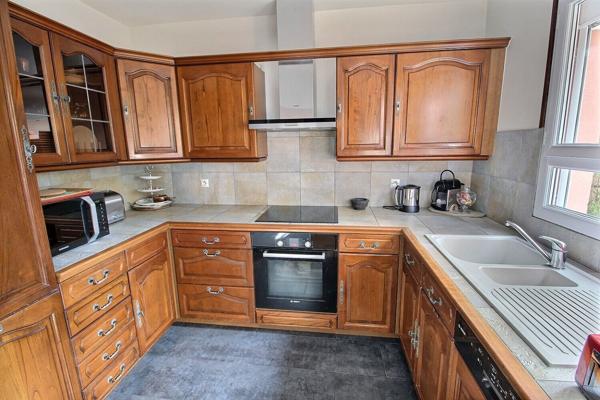 MONTREUIL, AU CALME D UNE IMPASSE, MAISON LUMINEUSE 4 PIECES SANS TRAVAUX AVEC JARDIN.