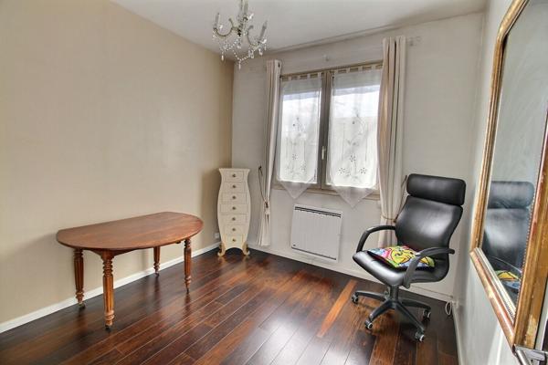 MONTREUIL, AU CALME D UNE IMPASSE, MAISON LUMINEUSE 4 PIECES SANS TRAVAUX AVEC JARDIN.