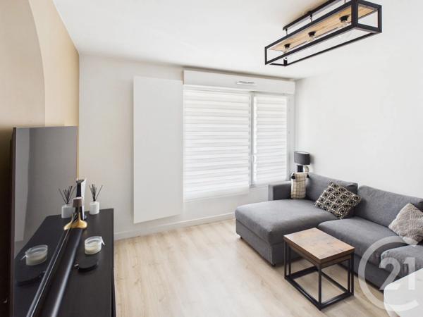 Appartement F2 à vendre  2 pièces - 41 m 2   TRAPPES  - 78