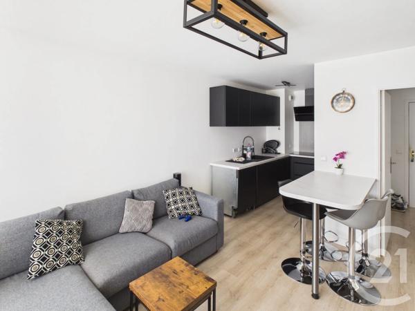 Appartement F2 à vendre  2 pièces - 41 m 2   TRAPPES  - 78