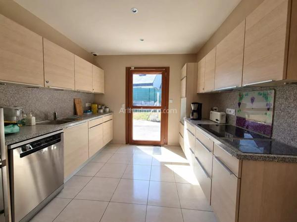Vente                                                      Maison
                        
                     5 pièces                      110 m2                     à Le Bono