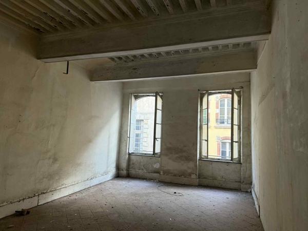 Immeuble de caractère à rénover – Emplacement premium dans la Bastide St Louis