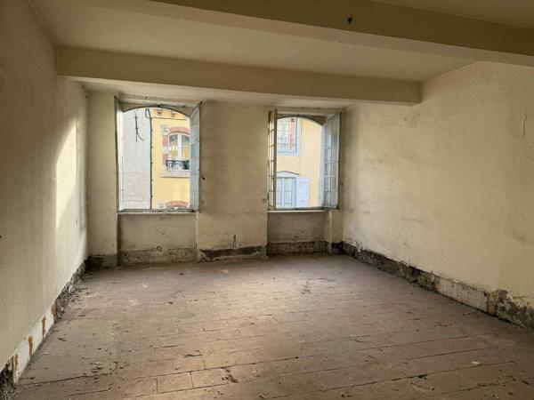 Immeuble de caractère à rénover – Emplacement premium dans la Bastide St Louis
