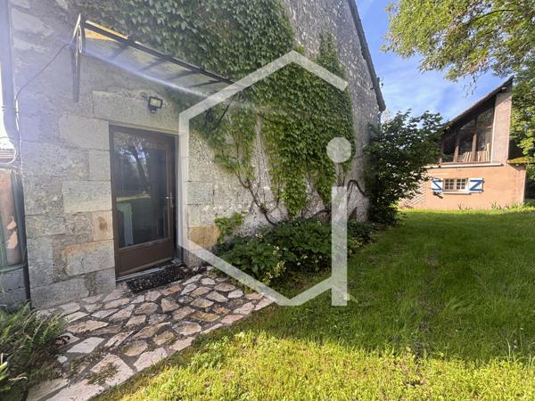 Authentique propriété de caractère avec granges, dépendances et pré