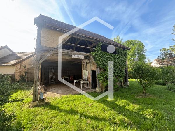 Authentique propriété de caractère avec granges, dépendances et pré