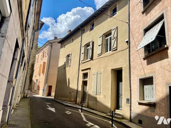 Maison avec garage et terrasse