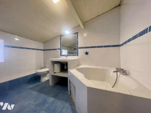 Maison avec garage et terrasse