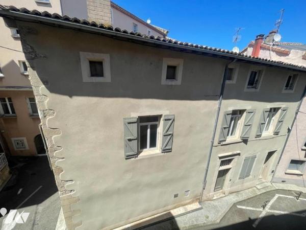Maison avec garage et terrasse