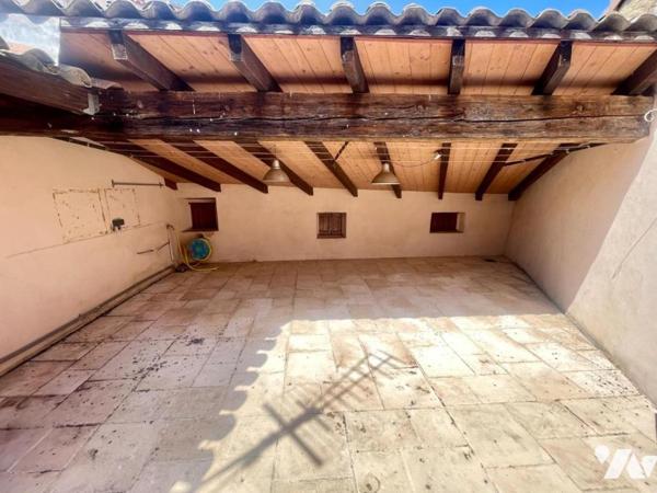 Maison avec garage et terrasse
