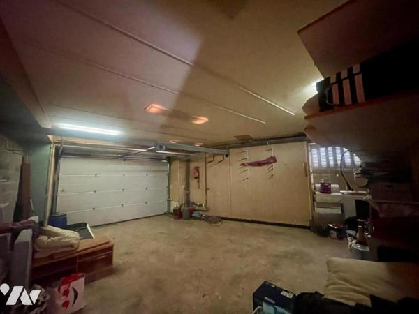 Maison avec garage et terrasse