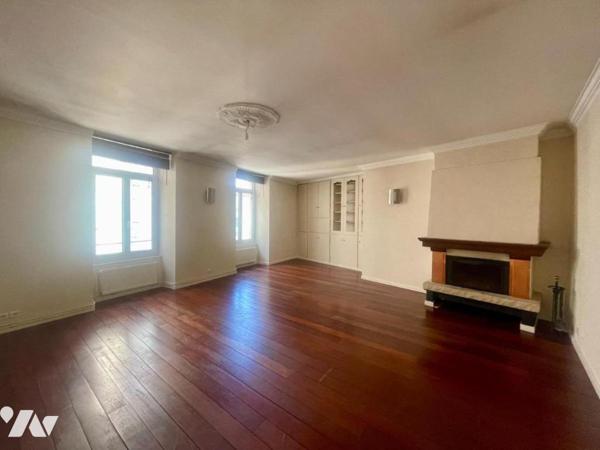 Maison avec garage et terrasse