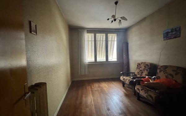 Immeuble à vendre    6 pièces •  Montluçon