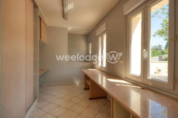 Maison à vendre 6 pièces de 218 m² à Bonnières-sur-Seine