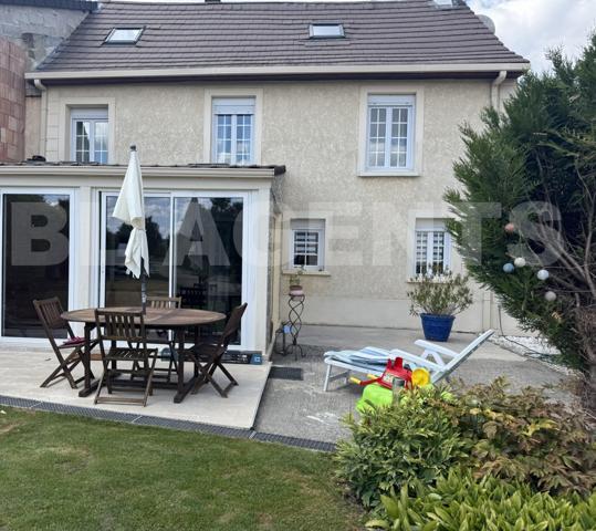  ENSEMBLE IMMOBILIER POUR INVESTISSEUR – 5 LOTS DONT 3 TERRAINS À BÂTIR + MAISON + DÉPENDANCE + TERR