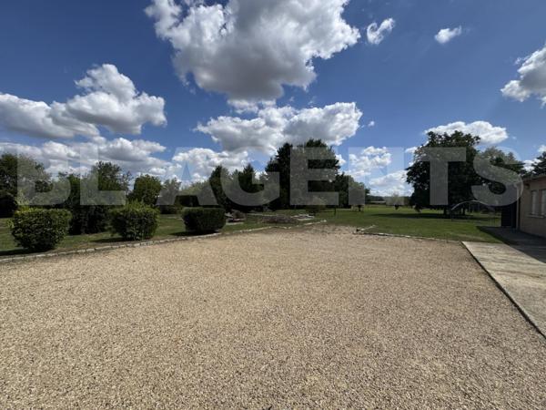  ENSEMBLE IMMOBILIER POUR INVESTISSEUR – 5 LOTS DONT 3 TERRAINS À BÂTIR + MAISON + DÉPENDANCE + TERR