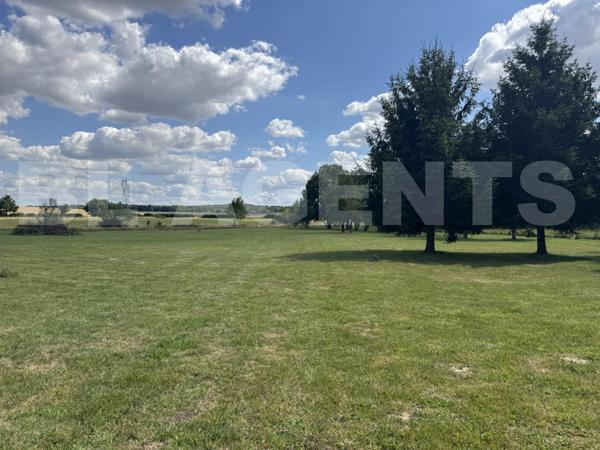  ENSEMBLE IMMOBILIER POUR INVESTISSEUR – 5 LOTS DONT 3 TERRAINS À BÂTIR + MAISON + DÉPENDANCE + TERR