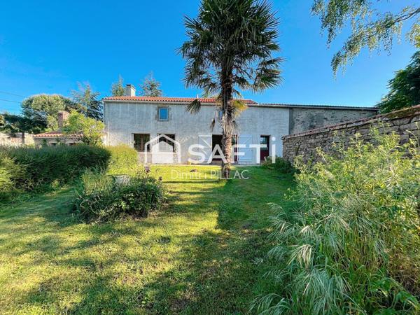 Gros Potentiel !!!  Trés bel environement !!! Maison de 70 M2 avec Grenier aménageable de 70 M2 et nombreuses Dépendances