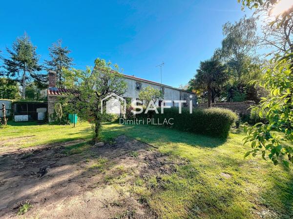 Gros Potentiel !!!  Trés bel environement !!! Maison de 70 M2 avec Grenier aménageable de 70 M2 et nombreuses Dépendances