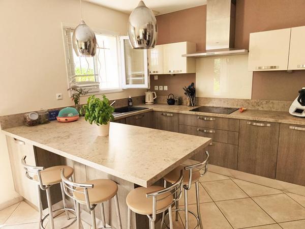 CAROMB : Maison avec piscine et vue sur le Ventoux