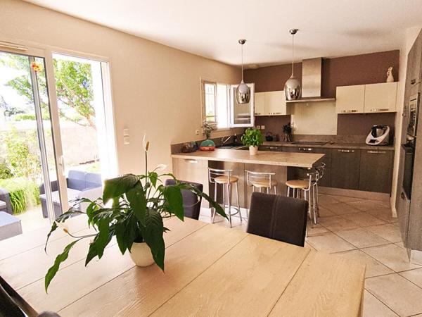 CAROMB : Maison avec piscine et vue sur le Ventoux