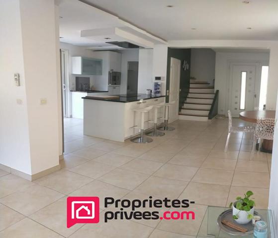 Propriété 5 pièces sur 2500 m² de terrain
