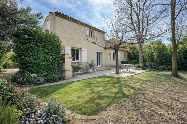 Villa T4 d'env 105.5 m² avec grand garage attenant  sur parcelle de terrain clos de 480 m²