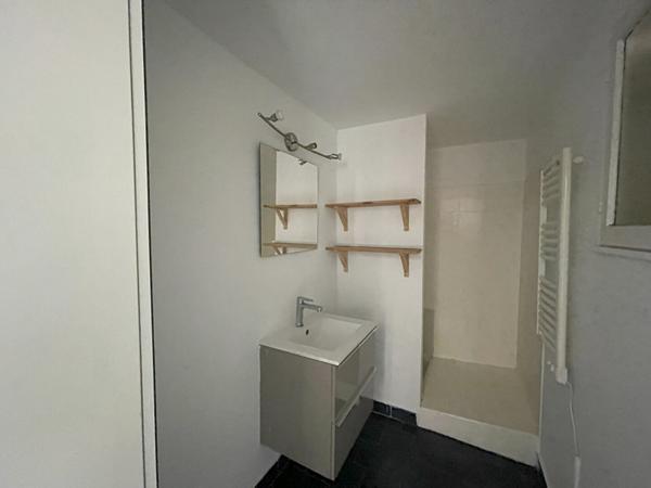 Villa T4 d'env 105.5 m² avec grand garage attenant  sur parcelle de terrain clos de 480 m²