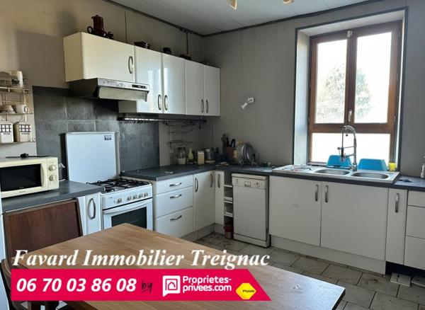Maison 165 m² - 4 chambres- terrain 1560 m² - Chamberet-109 000