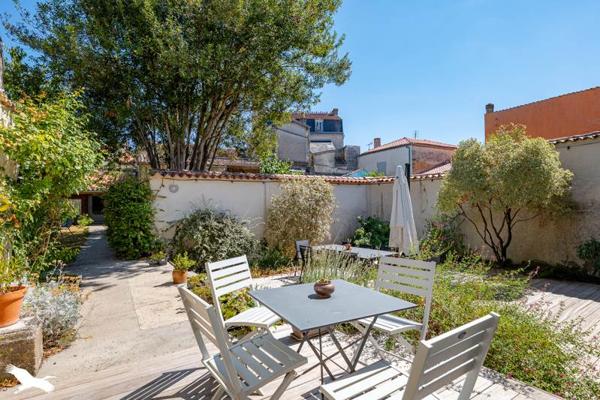 Maison à vendre 280 000 € Saint-Jean-d'Angély 7 p 240 m² DPE C