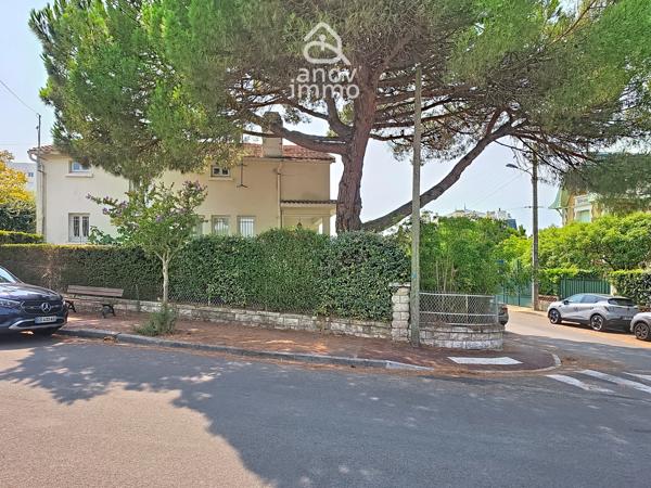 Maison
                                                                                                                                                                                                                                                                                                                        11 pièce(s)                                                                                                                                                                                                          7 chambre(s)                                                                                                                                                                                                          250  m²