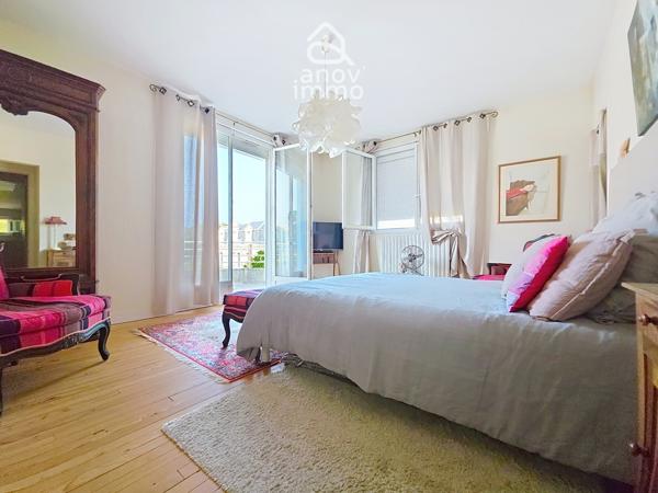 Maison
                                                                                                                                                                                                                                                                                                                        11 pièce(s)                                                                                                                                                                                                          7 chambre(s)                                                                                                                                                                                                          250  m²