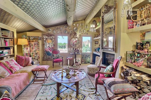 A vendre - Une adresse confidentielle - A Lourmarin - face au château