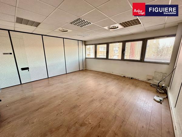 BUREAUX AVEC PARKING À LOUER EN CENTRE-VILLE D'AIX