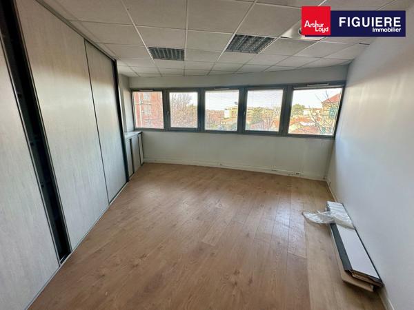 BUREAUX AVEC PARKING À LOUER EN CENTRE-VILLE D'AIX