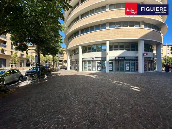 BUREAUX AVEC PARKING À LOUER EN CENTRE-VILLE D'AIX