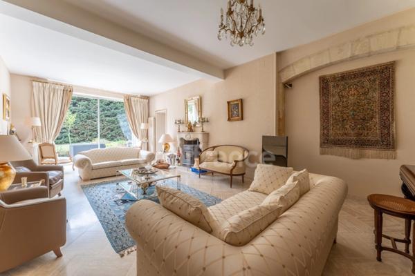 Demeure d'exception en pierre - 11 pièces - 400m² - Grand jardin arboré - Parcelle 1700m²