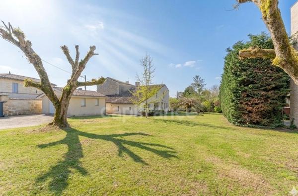 Demeure d'exception en pierre - 11 pièces - 400m² - Grand jardin arboré - Parcelle 1700m²